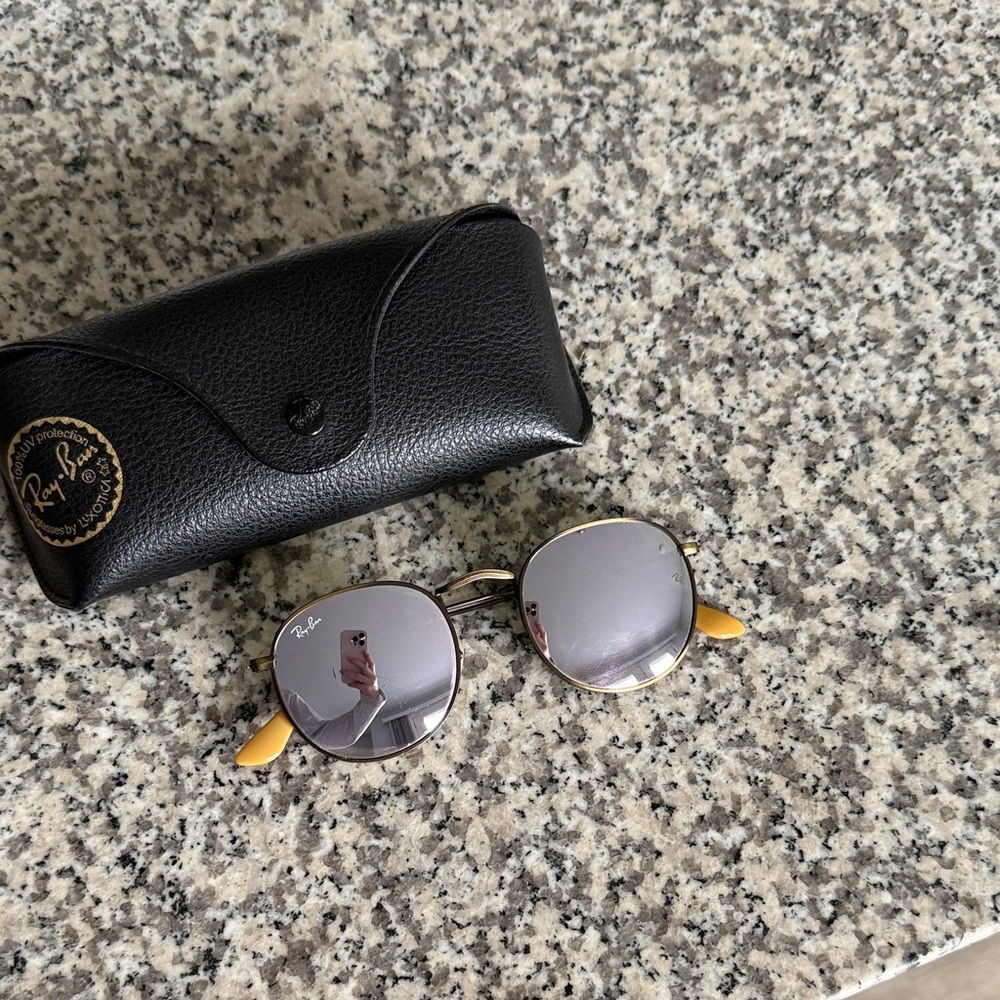 Ray-Ban Round Sunglasses with Gold Frame and Purple reflective Lenses